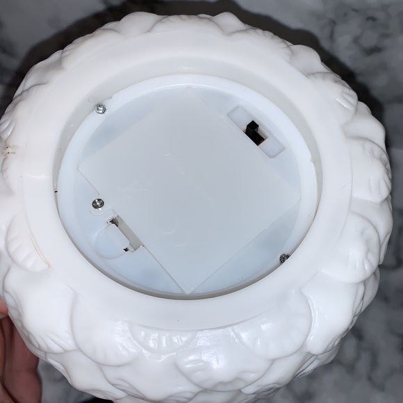 Glowing Pineapple Table Lamp / Decor - Picture 7 of 14